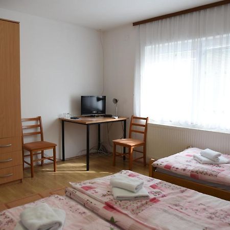 Hotel Prenociste Dzinic Zupanja Zewnętrze zdjęcie