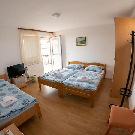 Hotel Prenociste Dzinic Zupanja Zewnętrze zdjęcie