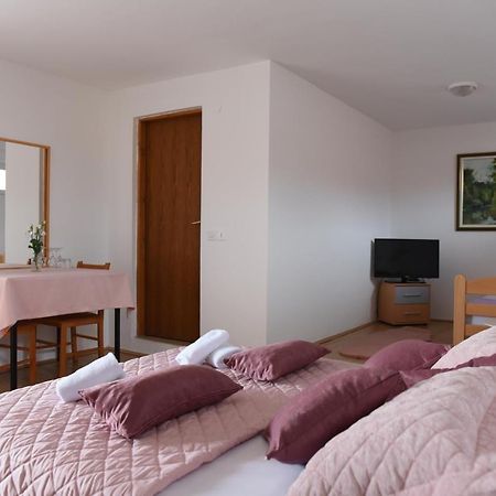 Hotel Prenociste Dzinic Zupanja Zewnętrze zdjęcie