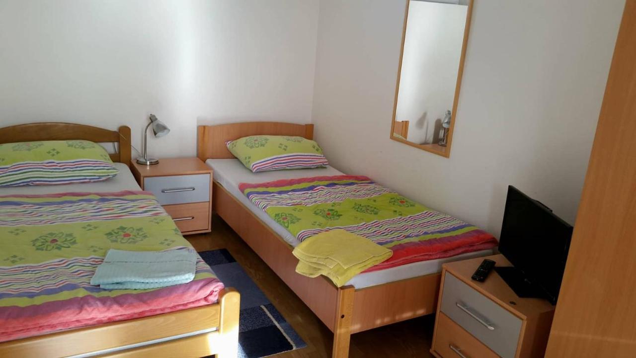Hotel Prenociste Dzinic Zupanja Zewnętrze zdjęcie