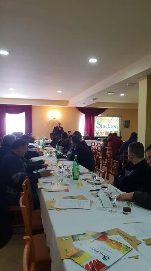 Hotel Prenociste Dzinic Zupanja Zewnętrze zdjęcie