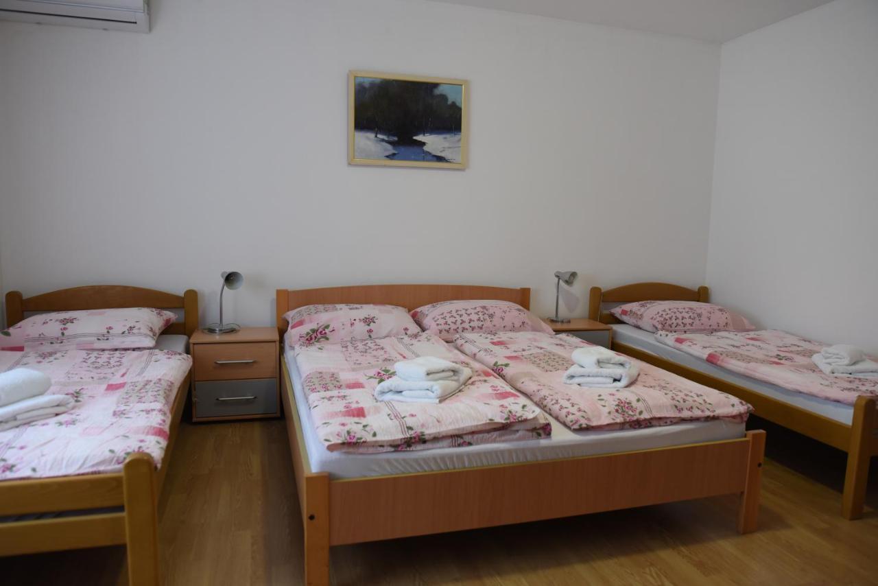 Hotel Prenociste Dzinic Zupanja Zewnętrze zdjęcie