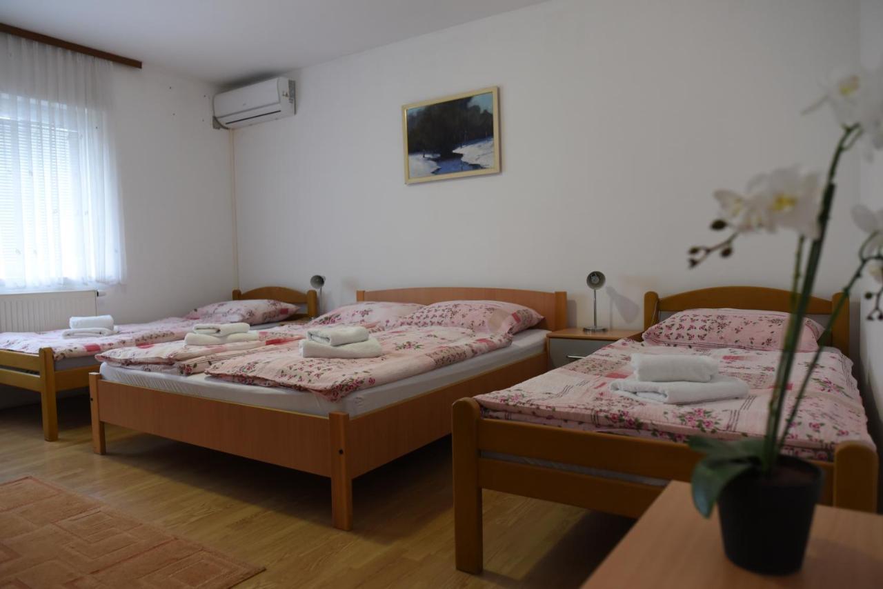 Hotel Prenociste Dzinic Zupanja Zewnętrze zdjęcie