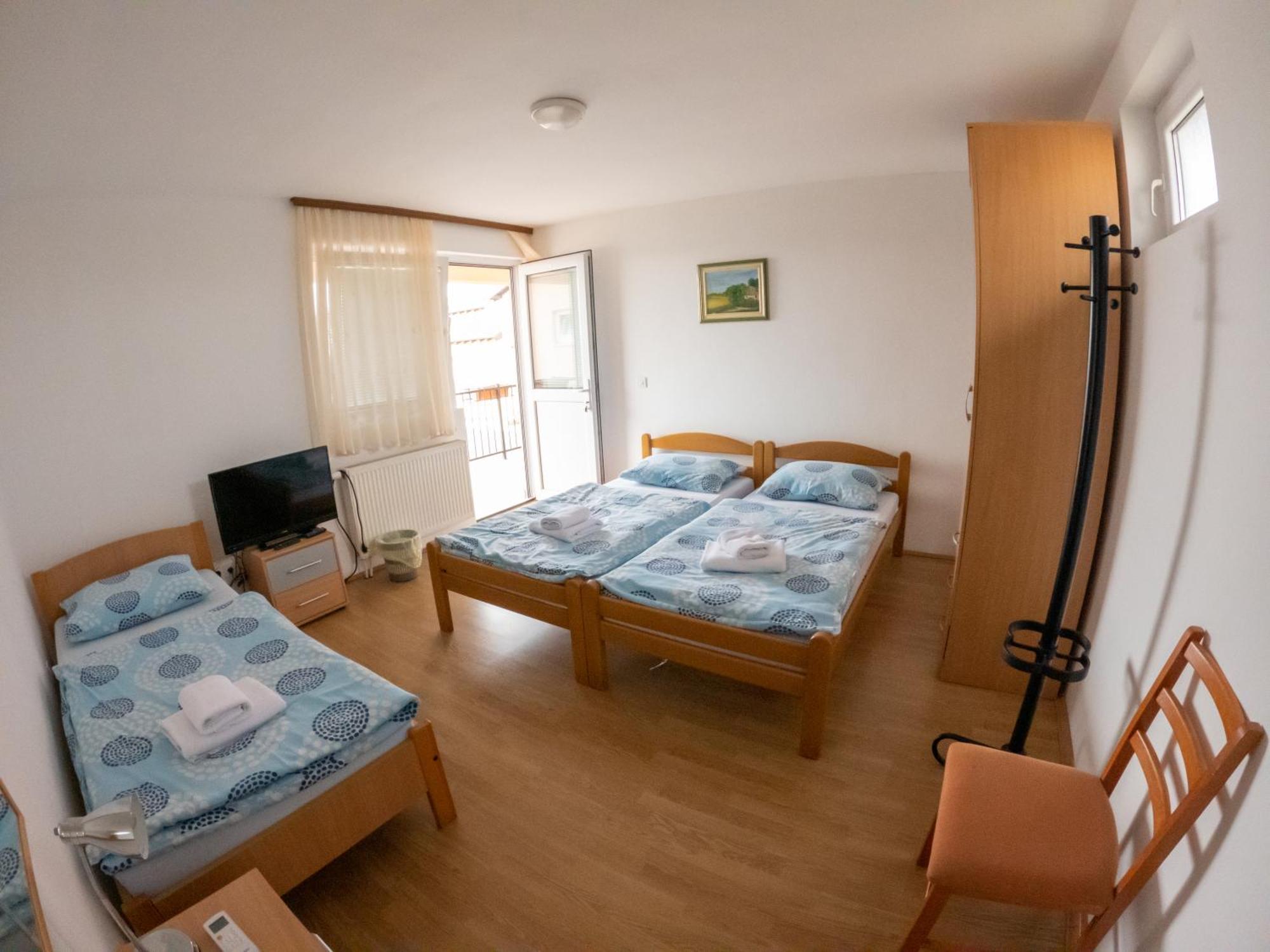 Hotel Prenociste Dzinic Zupanja Zewnętrze zdjęcie