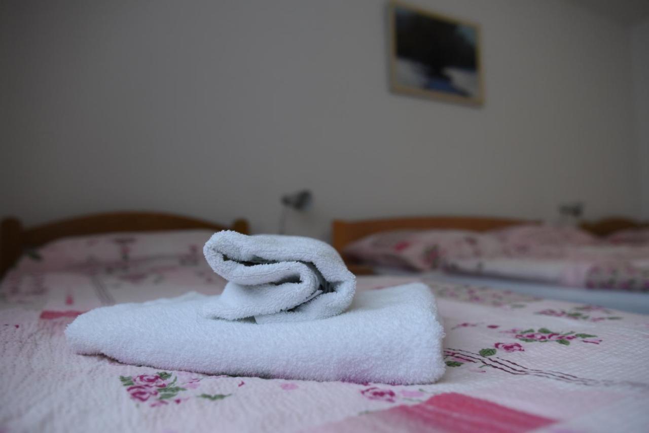 Hotel Prenociste Dzinic Zupanja Zewnętrze zdjęcie