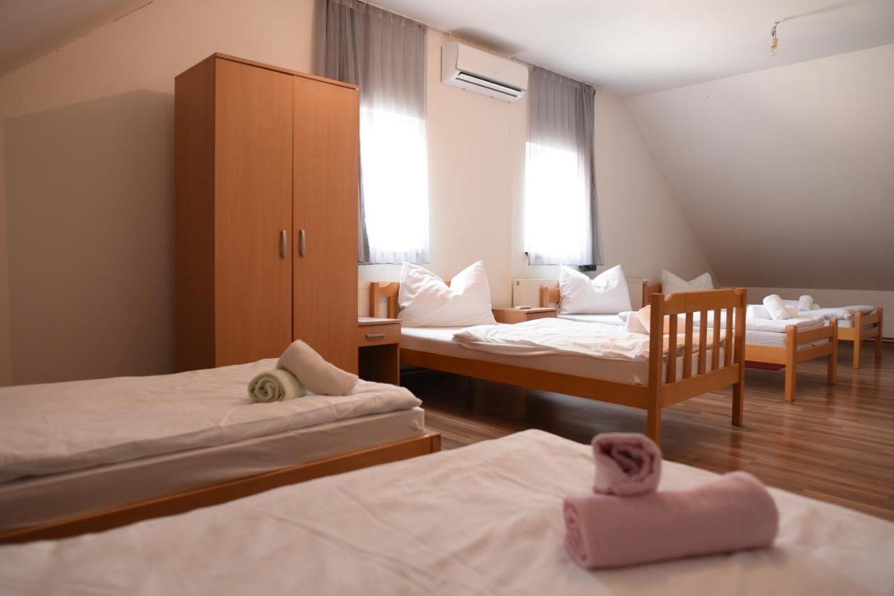 Hotel Prenociste Dzinic Zupanja Zewnętrze zdjęcie
